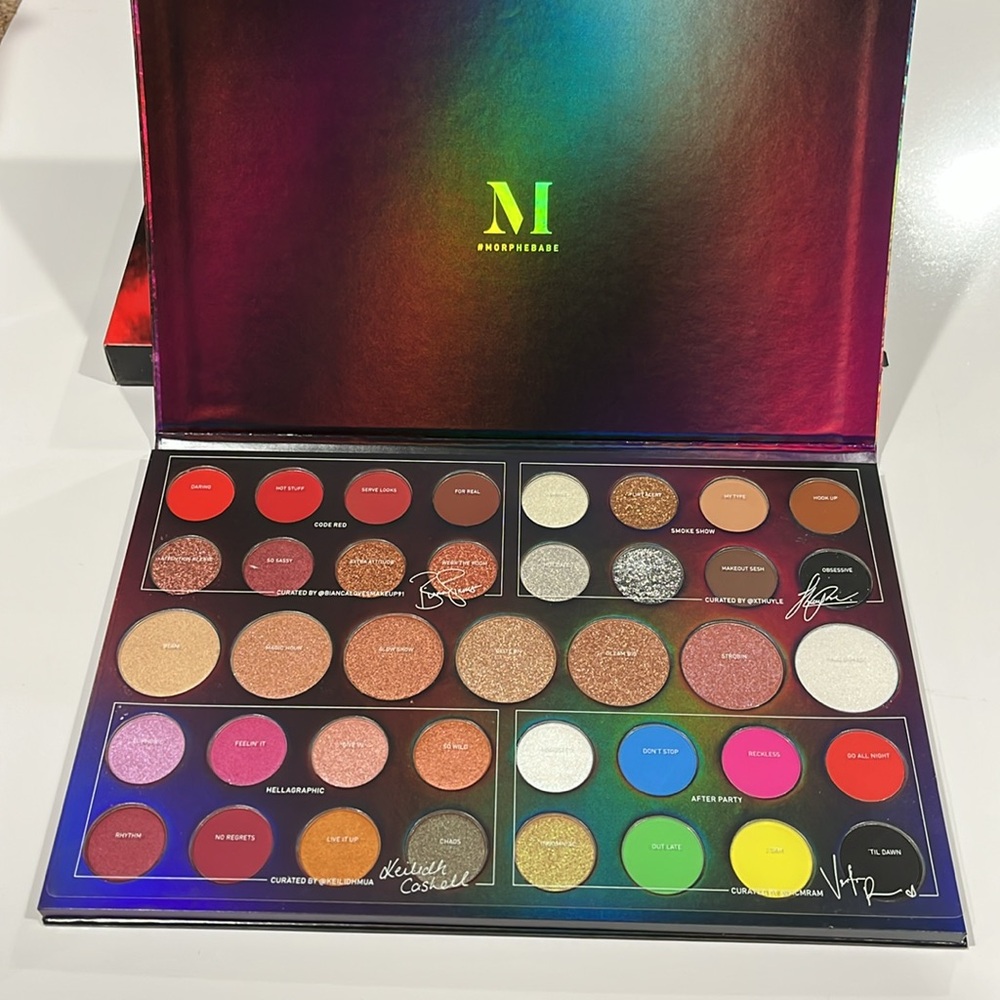 NWT Eyeshadow Artists Color Palette 39 Shades